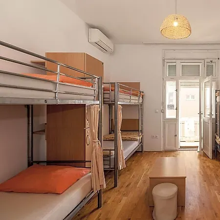 Backpackers Hostel *