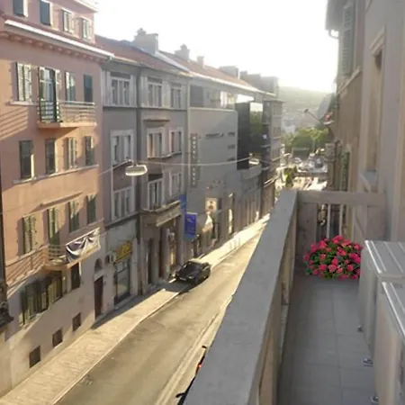 Backpackers سبليت