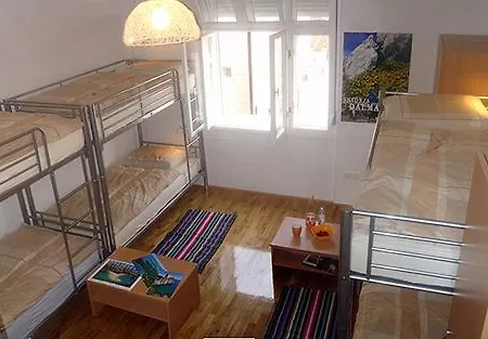 Backpackers بيت شباب *