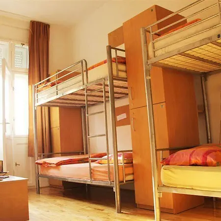 Backpackers Hostel *